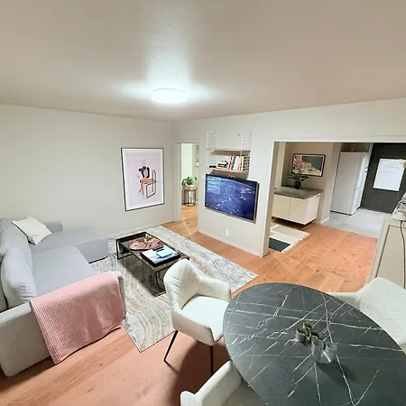 Apartment Cozy , Sleeps 4, 10 Min To Downtown, Family-friendly
