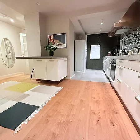 Cozy , Sleeps 4, 10 Min To Downtown, Family-friendly Reykjavik