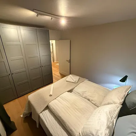 Cozy , Sleeps 4, 10 Min To Downtown, Family-friendly Apartment *